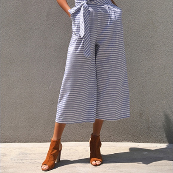 🍍 Women's Cold Shoulder Striped Jumpsuit - Picture 3 of 13